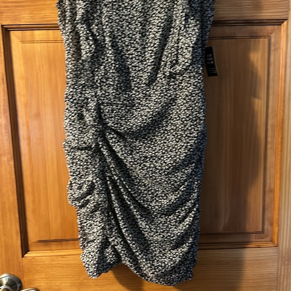 Express dress - Picture 3 of 6